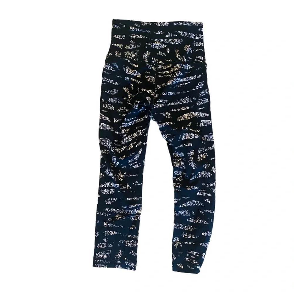 LULULEMON Wunder Under High Rise Crop Leggings Size 4 in Graf Black White